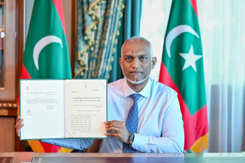ޕެޓިޝަނަށް ވެސް ރައްޔިތުންގެ ކަންބޮޑުވުމަށް ވެސް ބެލުމެއް ނެތި، ކައުންސިލްތަކުގެ ބިންތައް އަތުލެވޭ ބިލު ރައީސް ތަސްދީގު ކުރައްވައިފި