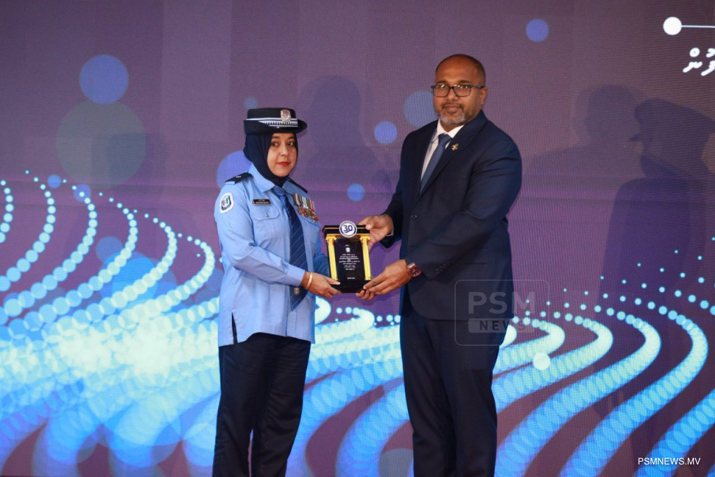 "ފުލުހުން މަސައްކަތް ކުރަންވާނީ ރައްޔިތުން މާޔޫސްވިޔަ ނުދީ ހަމަޖެހުން ޤާއިމުކުރުމަށް"