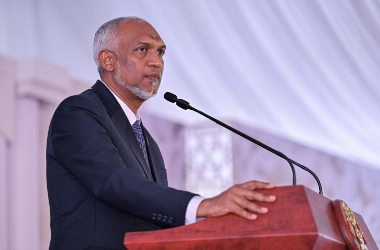 ޗާގޯސްއާ ގުޅޭ މަޝްވަރާއަށް ވަޑައިގަތުމަށް އިނގިރޭސި ބޮޑުވަޒީރަށް ރައީސް މުއިއްޒުގެ ދައުވަތެއް