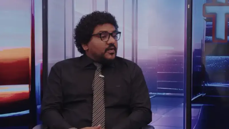 ކޮންމެ ރަށެއްގެ ބަނދަރުގައި ރައީސް މުއިއްޒުގެ ފޮޓޯގައި "ކައްޒާބު" ލިޔެ ހަރުކުރަން ޖެހޭ: މައުރޫފް