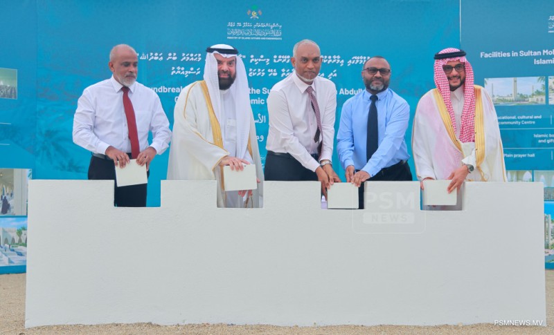 ފޮޓޯ: ރާއްޖޭގައި ބިނާކުރާ އެންމެ ބޮޑު މިސްކިތުގެ ބިންގާ ރައީސް އަޅުއްވައިދެއްވުން
