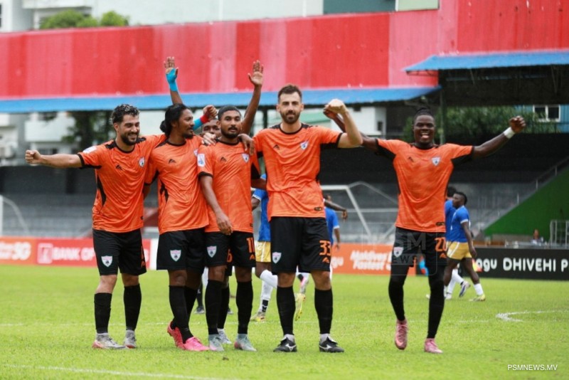 ބިސް ބުރު ބަލިކޮށް އީގަލްސް ފެށީ މޮޅަކުން