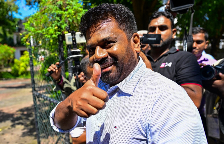 ސިޔާސީ ބާރުވެރިކަން ބައްޕަގެ ފަރާތުން ދަރިންނަށް ވާރުތަވުން ނިމެންވެއްޖެ: ލަންކާގެ ރައީސް