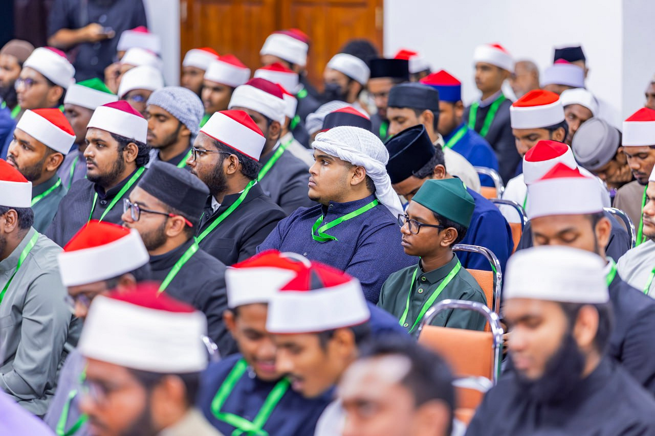 މި ޖީލުުގެ ތެރެއިން އުފެދޭ ޒުވާން އިމާމުންނަކީ، ކުރީގެ އިމާމުންނަށް ވުރެ އިލްމީ ގޮތުން މޮޅު ބަޔަކަށްވާނެ: ޝަހީމް