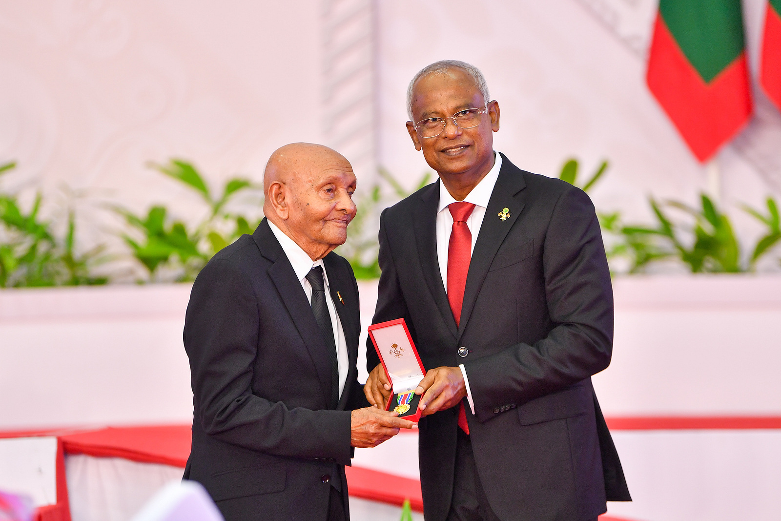 ދައުލަތަށް 46 އަހަރަށް ވުރެ ގިނަ ދުވަހު ޚިދުމަތްކުރެއްވި އަޙުމަދު މަނިކު އަވަހާރަވެއްޖެ