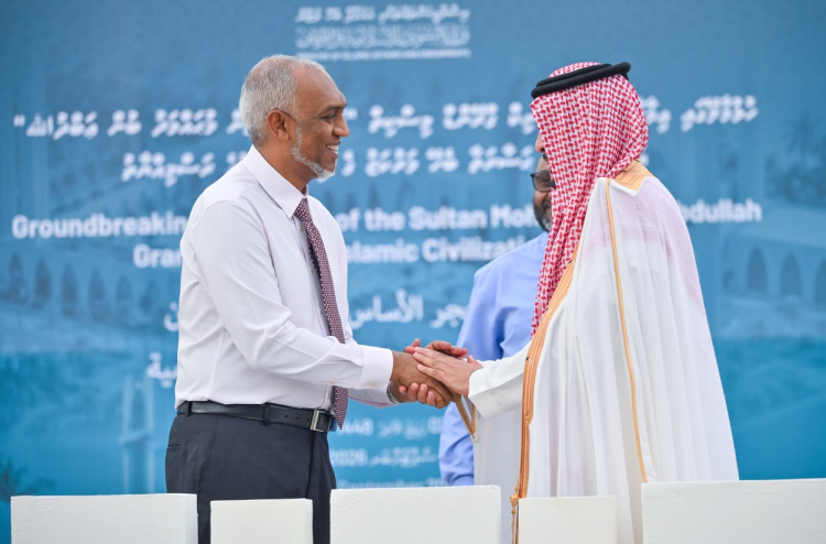 ސައޫދީގެ އެހީއާ އެކު އިމާރާތްކުރާ ރާއްޖޭގެ އެންމެ ބޮޑު މިސްކިތުގެ ބިންގާ އަޅައިފި