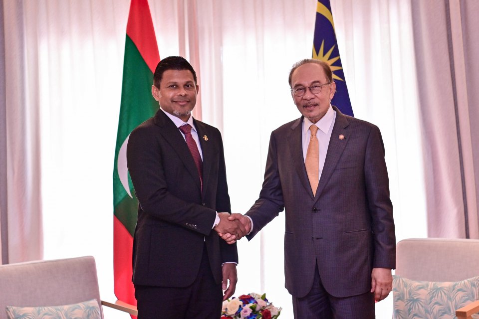 ނައިބު ރައީސް މެލޭޝިއާގެ ބޮޑުވަޒީރުގެ އަރިހަށް އިޙުތިރާމުގެ ޒިޔާރަތެއް ކުރައްވައިފި