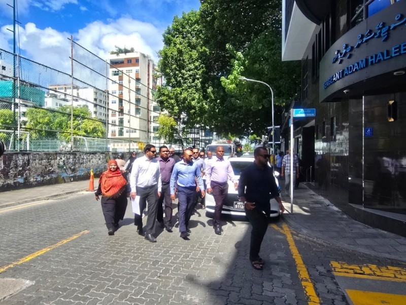 މެންބަރުން ޕާޓީން ވަކިކުރާ ކަމަށް ބުނެ، ޝަކީލްގެ ޖިނާއީ ތަހުގީގެއް ކޮށްދިނުމަށް އެދި ޕީއެންއެފުން ޕޮލިހަށް