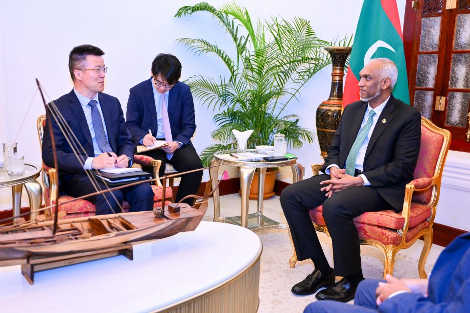ޗައިނާގެ ކޮމިއުނިސްޓް ޕާޓީގެ ވަފުދެއް، ރައީސްގެ އަރިހަށް ޒިޔާރަތް ކުރައްވައިފި