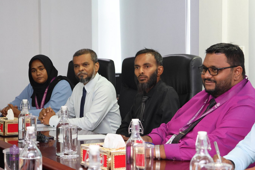 މެންބަރުން ޕާޓީން ވަކިކުރާ ކަމަށް ބުނެ، ޝަކީލްގެ ޖިނާއީ ތަހުގީގެއް ކޮށްދިނުމަށް އެދި ޕީއެންއެފުން ޕޮލިހަށް