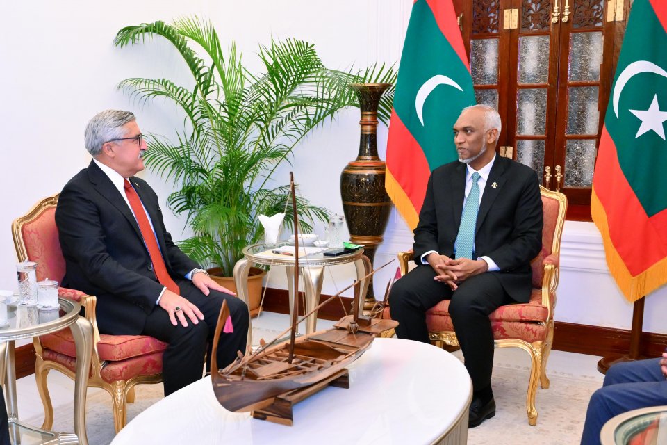 ތުރުކީވިލާތުގެ އޭކޭ ޕާޓީގެ ވަފުދެއް، ރައީސްގެ އަރިހަށް ޒިޔާރަތް ކުރައްވައިފި