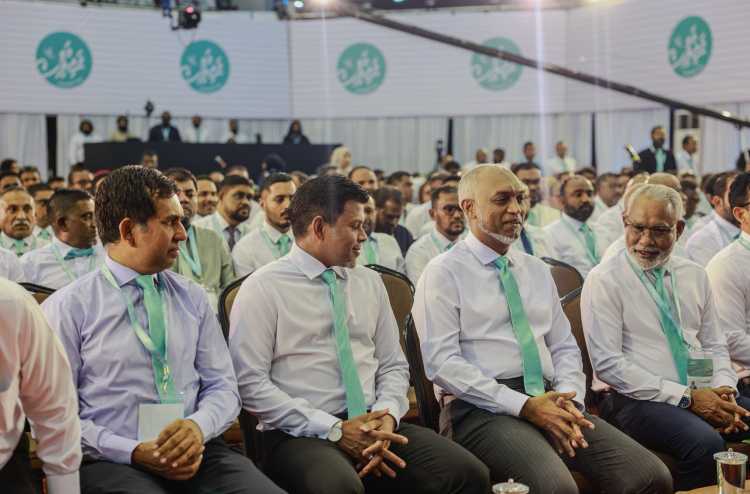 ޕީއެންސީ އެއް އާއިލާގެ ގޮތުގައި ތިބެ، ސިޔާސީ މައިދާނުގައި މިސާލު ދައްކަން ރައީސް އެދިވަޑައިގެންފި