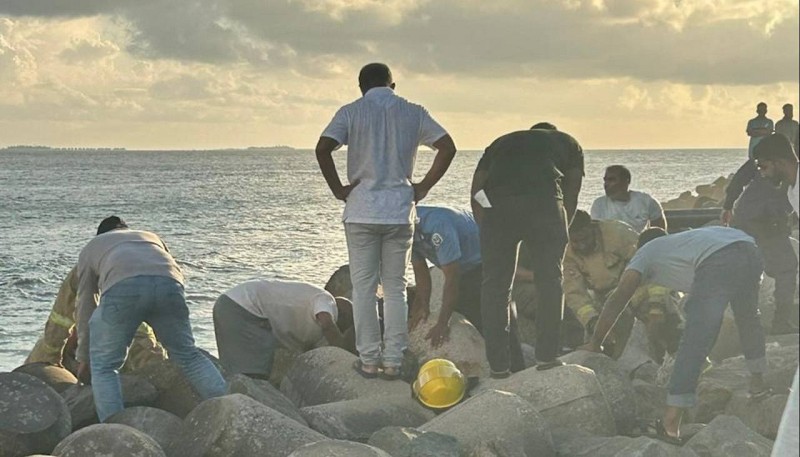 އުސްފަސްގަނޑު ބޭރު ތޮށިގަނޑު މަތިން ވެއްޓި ގާތަކުގެ ތެރޭގައި ތާށިވި މީހަކު ސަލާމަތްކޮށްފި