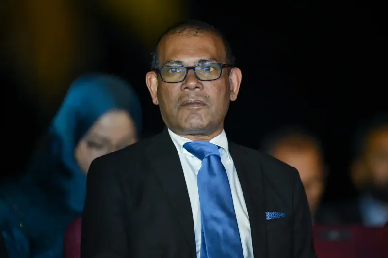 50 މިލިއަން ޑޮލަރުގެ ދަރަނި އިންޑިއާއަށް ދައްކަން މަޖުބޫރުވެ، ޒަރޫރީ ތަކެތި އެތެރެކުރުމަށް ނުރައްކާ ވެދާނެ ކަމުގެ އިންޒާރު ރައީސް ނަޝީދު ދެއްވައިފި