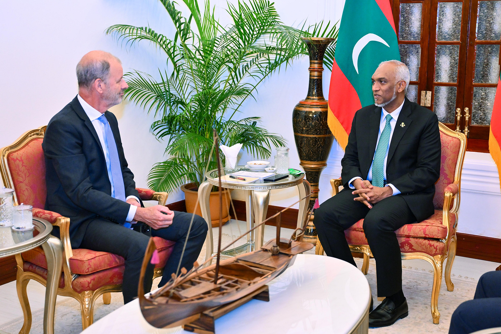 ތެޔޮ އެތެރެކުރުމަށް ހިނގާ ޚަރަދު ކުޑަ ކުރުން ހިމެނޭހެން، ރައީސާއި ވޯލްޑް ބޭންކްގެ މަޝްވަރާތަކެއް
