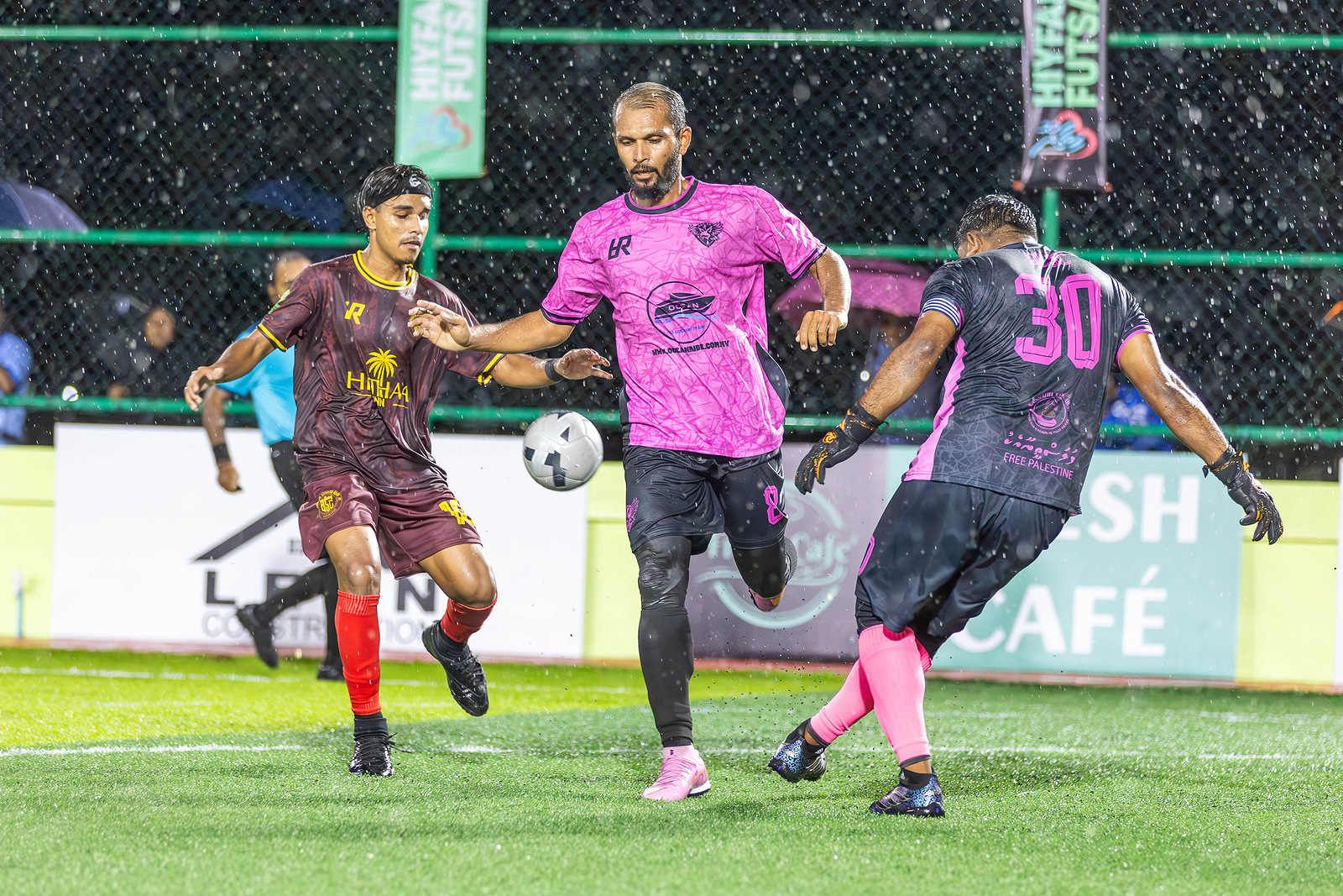 ހިތްފަހި ހިތާދޫ ފުޓްސަލް ފިއެސްޓާ: ކުއާޓާ ފައިނަލުގައި ފޯރިގަދަ ކުރިމަތިލުންތަކެއް