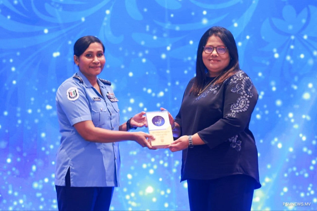"ހައްސާސް މައްސަލަތައް ހައްލުކުރުމުގައި އަންހެން ފުލުހުން ކުރާ މަސައްކަތުގެ ނަތީޖާ ފެނޭ"