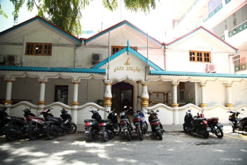 ޤައުމީ ބަހަށް އިސްކަންދިނުމުގެ ޤާނޫނަށް ޢަމަލުކުރުމަށް އިލްތިމާސްކޮށްފި
