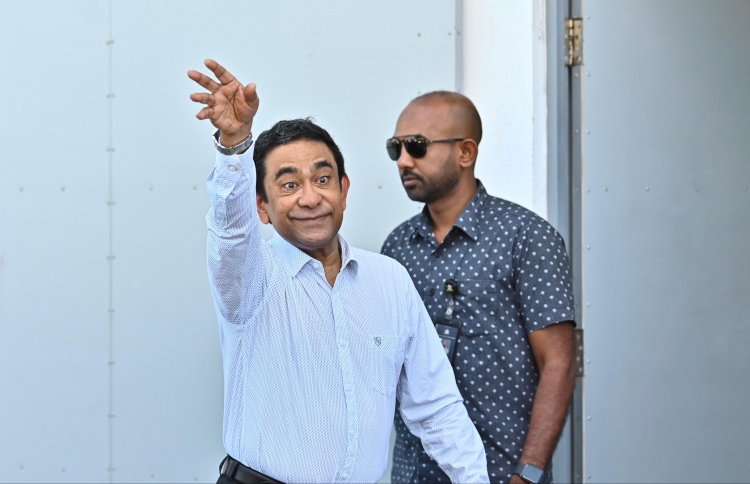 ދައުލަތުގެ ވަކީލުން ބަލިވެ އުޅޭތީ ޔާމީންގެ ޝަރީއަތުގެ އަޑުއެހުން ކެންސަލްކޮށްފި