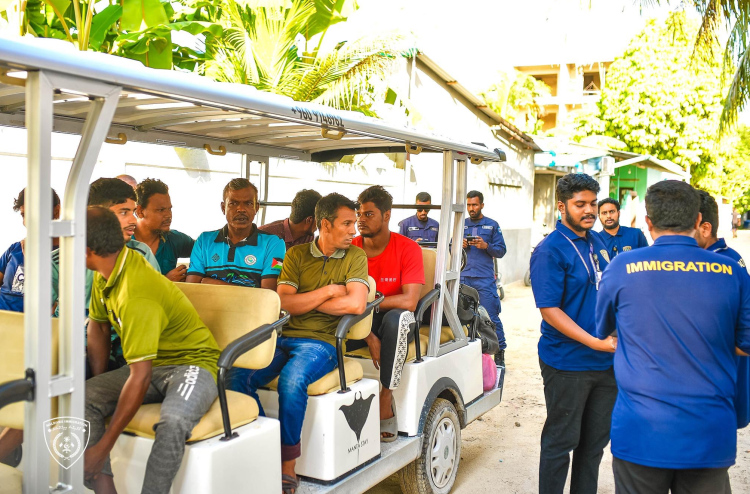 ތޮއްޑޫގައި ގަވާއިދާ ހިލާފަށް އުޅެމުން އައި 107 ބިދޭސީން އިމިގްރޭޝަންގެ ބެލުމުގެ ދަށަށް