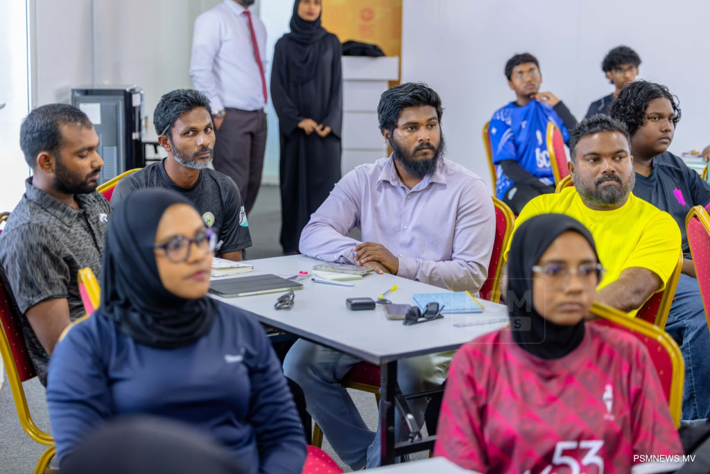 ހޭންޑްބޯޅަ ރެފްރީން ތަމްރީނު ކުރުމުގެ ކޯސް ފަށައިފި