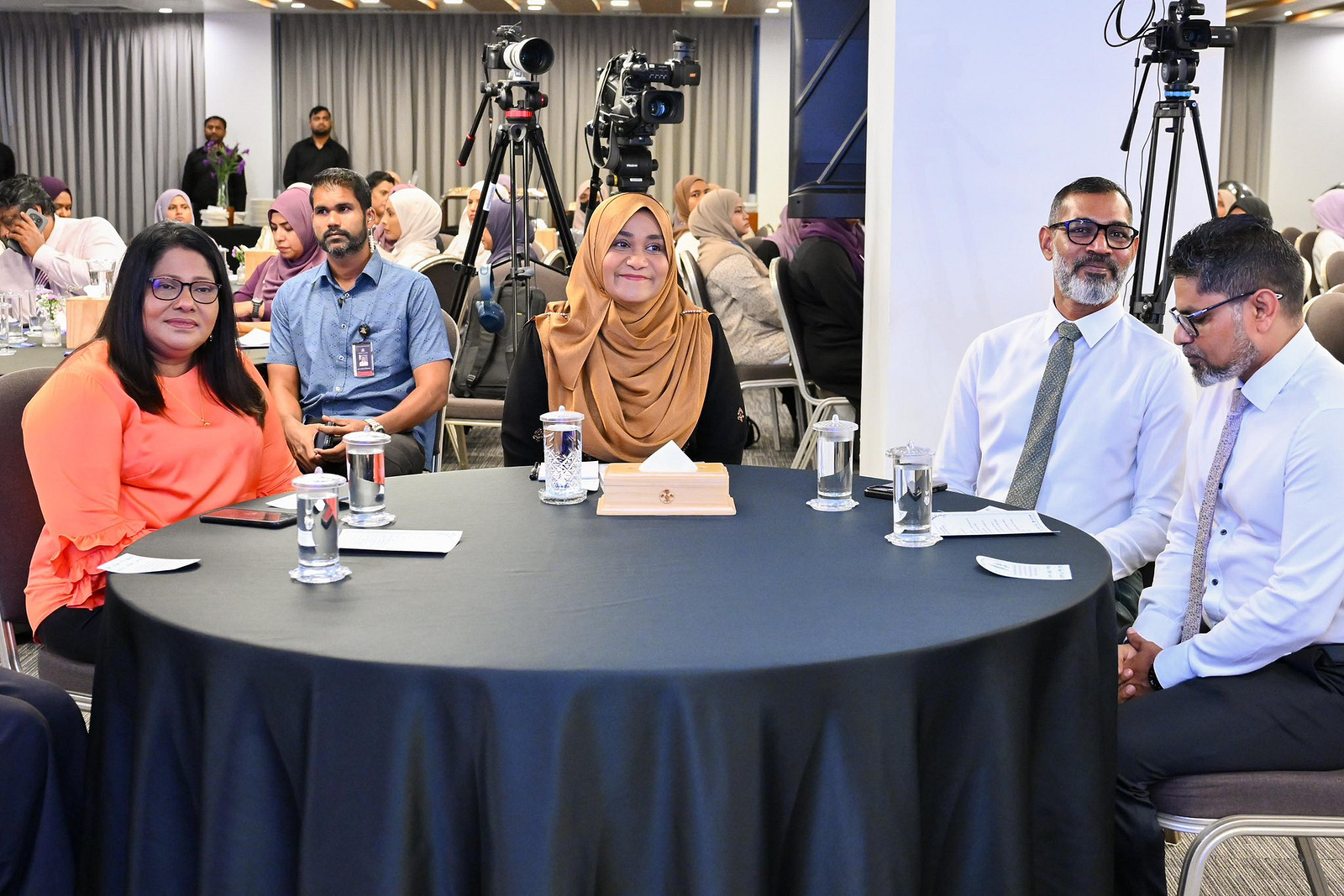 ސިއްހީ ޚާއްސަ ފަރުވާތައް މާލެއިން އެކަނި ލިބިގެން ނުވާނެ: ގީލާ