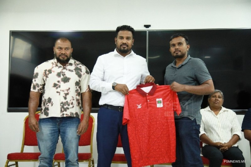 ގްރޭންޑްމާސްޓަރެއް ބަލިކޮށް، ޝުޢާއުއަށް ތާރީޚީ މޮޅެއް