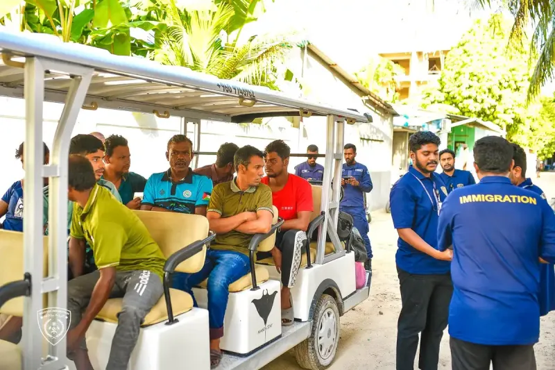 ތޮއްޑޫގައި ހިންގި އޮޕަރޭޝަނެއްގައި 107 ބިދޭސީއަކު އިމިގްރޭޝަންގެ ބެލުމުގެ ދަށަށް!
