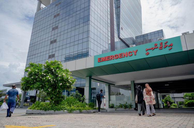 މާލޭގައި ދެ ސައިކަލް އެކްސިޑެންޓުވެ، ތިން މީހަކަށް ފަރުވާދެނީ