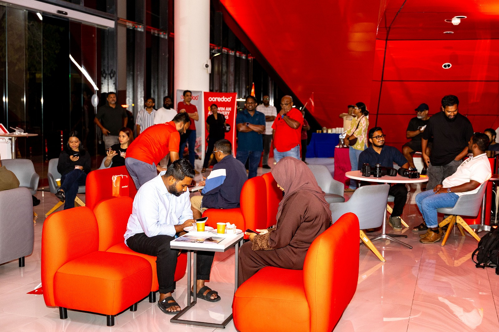 އުރީދޫން އާ އައިފޯން ކަސްޓަމަރުންނާ ހަވާލުކޮށްފި