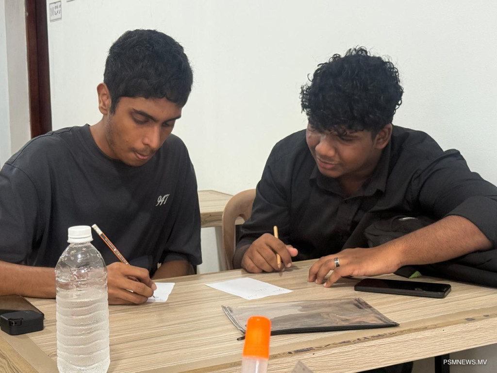 އަހަރުތަކެއްގެ މެދުކެނޑުމަކަށްފަހު މެލޭޝިއާގައި އެސްއެސްސީ އިމްތިޙާން ކުރިއަށްގެންގޮސްފި
