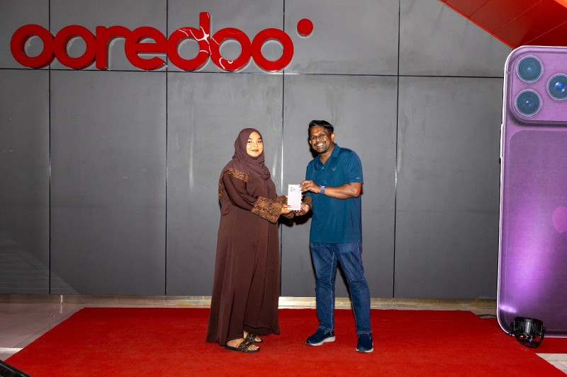 އުރީދޫން އާ އައިފޯން ކަސްޓަމަރުންނާ ހަވާލުކޮށްފި