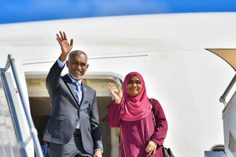 ރައީސުލްޖުމްހޫރިއްޔާގެ ދެކަނބަލުން ނުރަސްމީ ދަތުރުފުޅެއްގައި ސިންގަޕޫރަށް ފުރާވަޑައިގެންފި