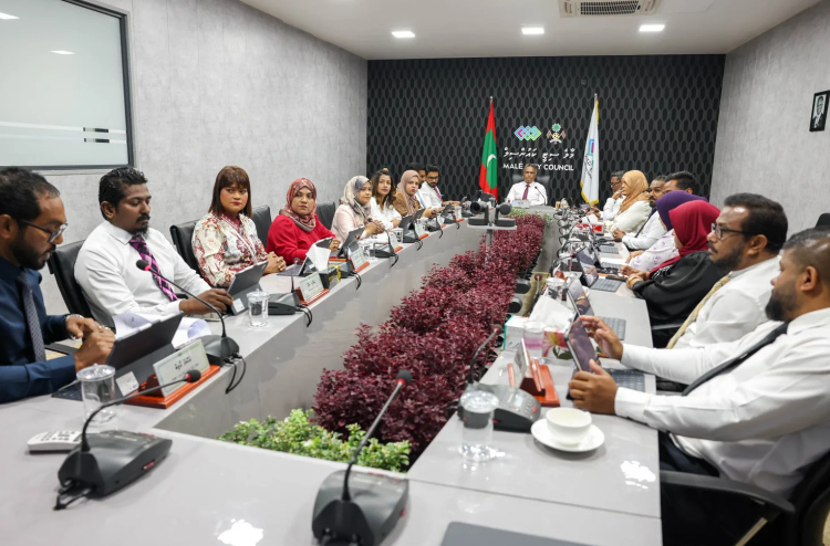 ލެޑް ސްކްރީންތަކުން ދަންވަރު އަޑުގަދަކޮށް އިޝްތިހާރު ދައްކާ ޝަކުވާ ބޮޑުވެ، ކައުންސިލުން އުސޫލެއް ހަދަނީ
