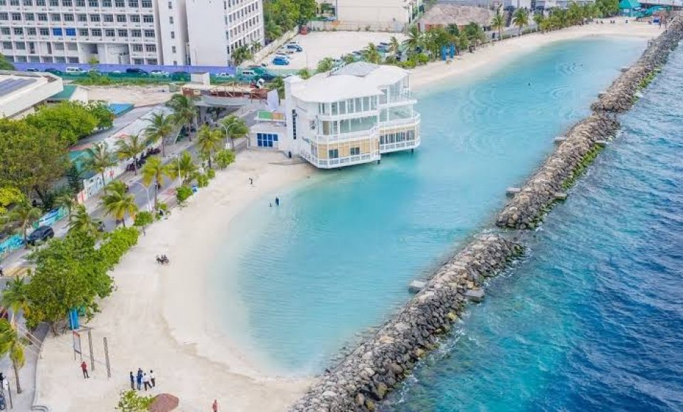 ރަސްފަންނުގައި ހުރި ރުއްތަކަކުން ވަގަށް ކުރުނބާ އެޅި މީހަކު ހައްޔަރުކޮށްފި