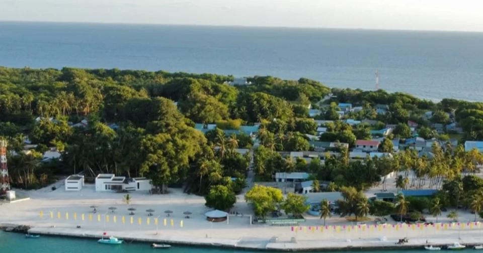 72 އަހަރުގެ އަންހެނަކަށް ގަދަކަމުން ޖިންސީ ގޯނާކުރި މީހާ 15 ދުވަހަށް ބަންދުކޮށްފި