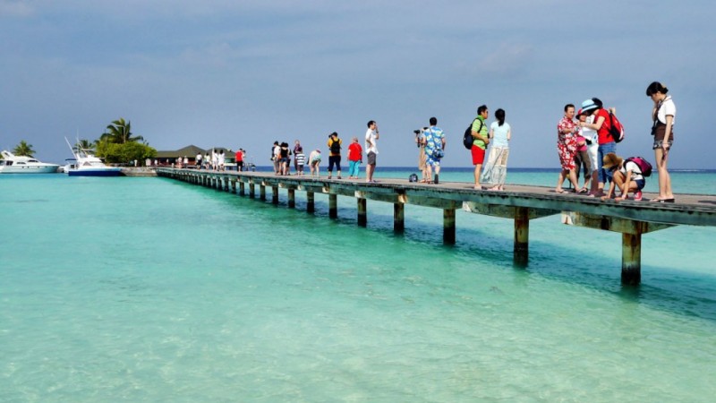 ކަންބޮޑުވުންތައް ފާޅު ކުރަމުން ދަނިކޮށް، ބޭރުގެ ޓްރެވަލް އޭޖެންޓުން އަތުން ޓެކްސް ނަގަން ފަށައިފި