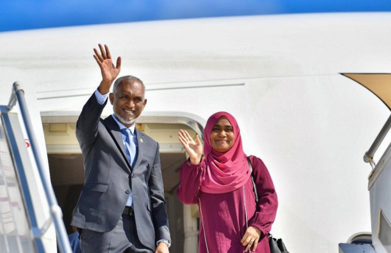 ސިންގަޕޫރަށް ކުރެއްވި ނުރަސްމީ ދަތުރުފުޅު ނިންމަވައިލެއްވުމަށް ފަހު ރައީސްގެ ދެކަނބަލުން އެނބުރި ވަޑައިގެންފި