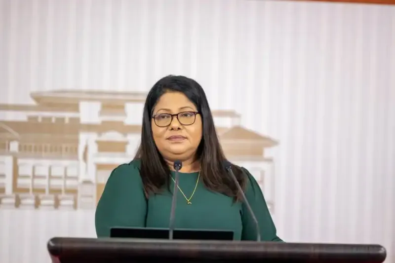 ހުރިހާ އަތޮޅެއްގައި ޑައިލިސިސްގެ ޚިދުމަތް ފަށާނެ ކަމަށް ރައީސް މުއިއްޒު ވިދާޅުވި ނަމަވެސް މި ޚިދުމަތް ގާއިމުކުރަނީ ބަލިމީހުންގެ ނިސްބަތަށް ބަލައިގެން: މިނިސްޓަރު ގީލާ