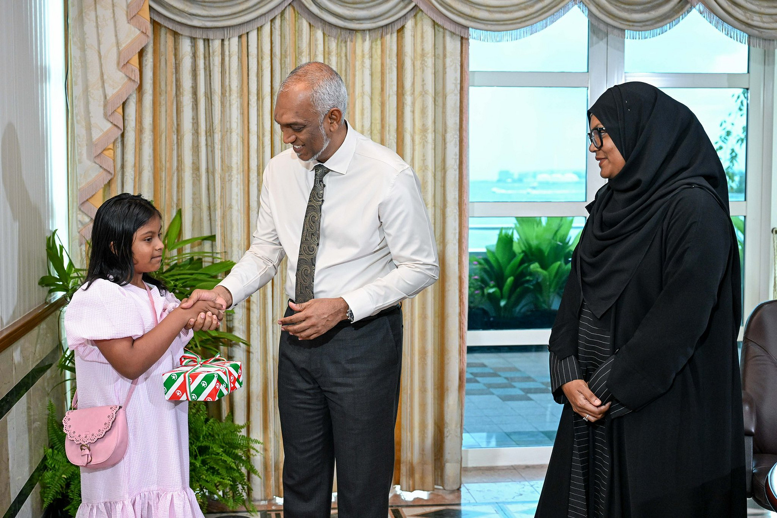 ޑައުން ސިންޑްރޯމް ހުންނަ މި ދިވެހި ކުއްޖާއަށް 5 ސްކޫލުން ބުނީ ނޫނެކޭ: ރައީސް ދެއްވީ ޔަގީންކަން!