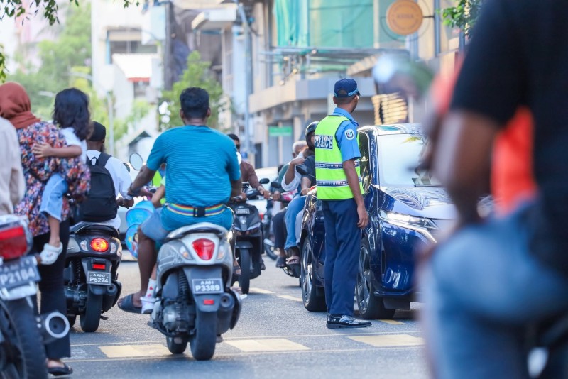 ނުރައްކާތެރިކޮށް ދުއްވާ މީހުންގެ ވަނަވަރު ހާމަކޮށް، ސަރުކާރު މުވައްޒަފެއް ނަމަ އިދާރީ ފިޔަވަޅު އަޅަން އެދެނީ