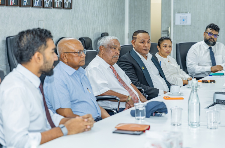ޓޫރިޒަމް އިންޑަސްޓްރީގެ އިސް ބޭފުޅުންނާ މިނިސްޓަރުން ބައްދަލުކުރައްވައިފި