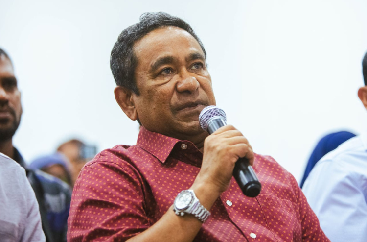 ޔާމީންގެ ވިސްނުމަކީ ވިޔަފާރީގެ ބޮޑެތި މައްސަލަތަކަށް ބޭރު ފަނޑިޔާރުން ގެެނެސް، ހާއްސަ ކޯޓުތަކެއް ހެދުން