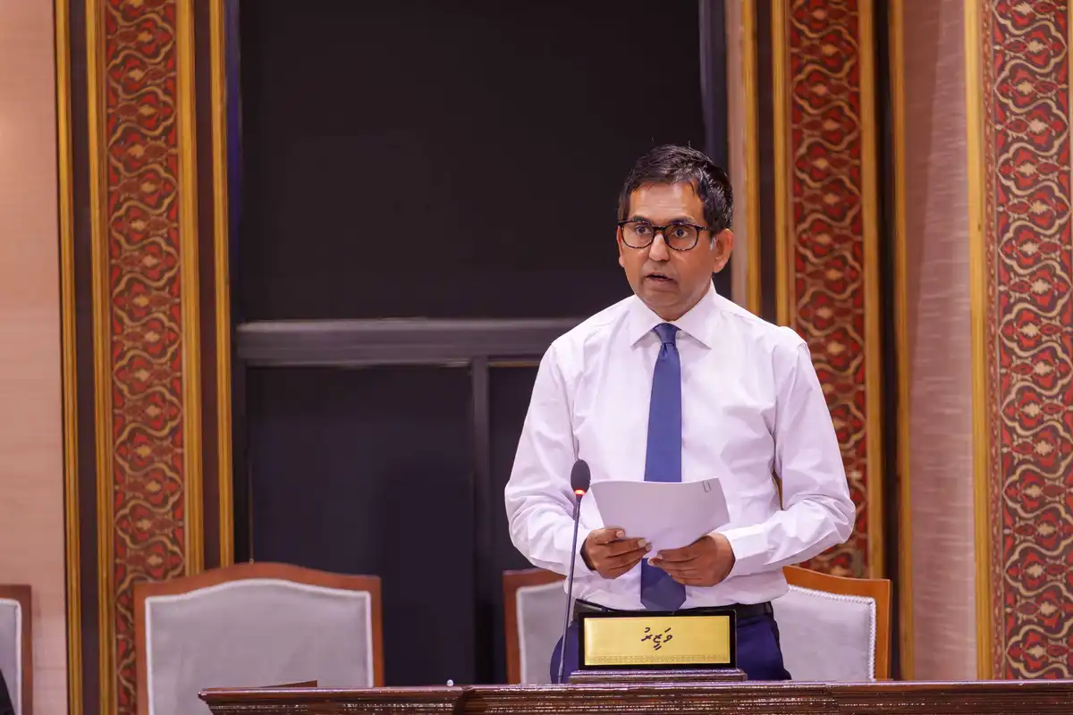 ރަސްމާލޭ މަޝްރޫއުގެ ދިފާއުގައި މުޅި ސަރުކާރު ތެދުވެފައިވާއިރު، އިކޮނޮމިކް މިނިސްޓަރު ސައީދު ހަނު!