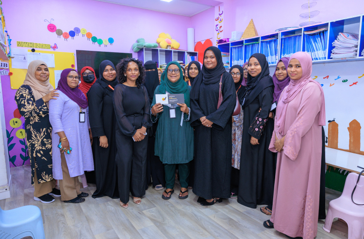 ޓީޗަރުންނަށް ހޯކްސްގެ ހާއްސަ ހަދިޔާ، ސްމާޓް ރީފިއުލިން ވައުޗާ