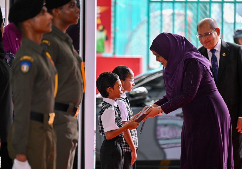 "އޭއައި ތަރައްޤީވަމުންދާއިރު ޓީޗަރުން އެކަމަށް ހޭނުމަށް ތަމްރީނު ދިނުމަކީ މުހިންމުކަމެއް"