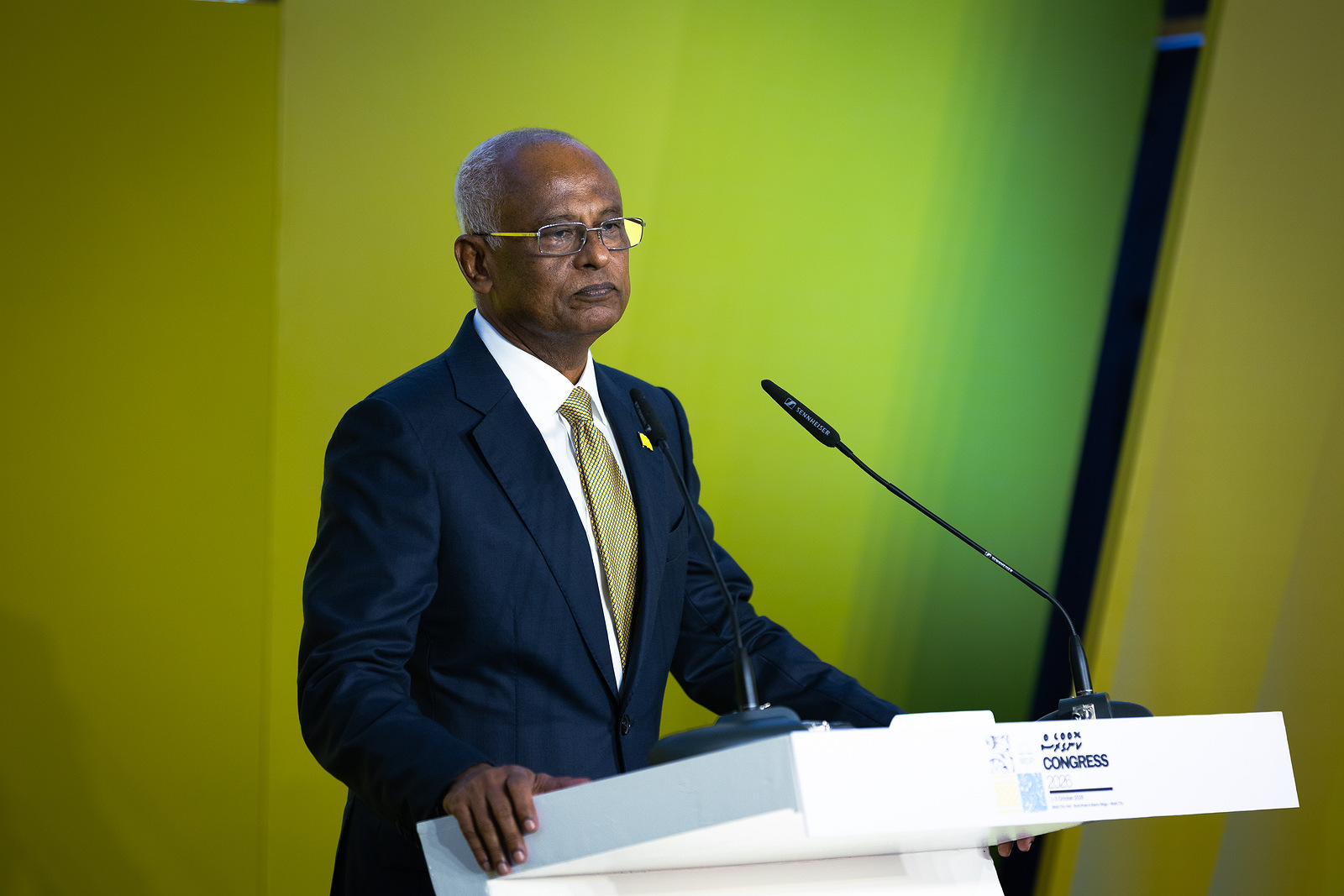 ޒަމާންވީ ގުޅުންތައް ސިޔާސީ ޚިޔާލުތަފާތުވުންތަކާ ހެދި ފަނޑުވިޔަ ނުދޭން ވިސްނަންވާނެ: ޞާލިޙް