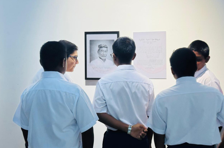 މަޖީދިއްޔާ ސްކޫލަށް ހިދުމަތް ކުރެއްވި ހުރިހާ ޕްރިންސިޕަލުންގެ ތާރީހީ ފޮޓޯ ގެލަރީއެއް