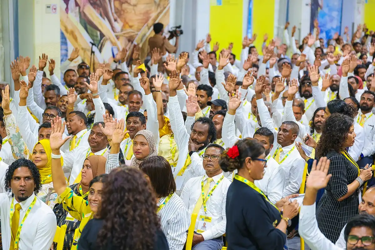 ‏ކޮންގްރެސްއަށް ހުށަހެޅުނު ލާމަރުކަޒީ ސިޔާސަތު ކަރުދާހައި "ބޮޑު ބަދަލު" ސިޔާސަތު ކަރުދާހުގެ އިތުރުން އާ އަސާސީ ގަވާއިދު ފާސްކުރުން