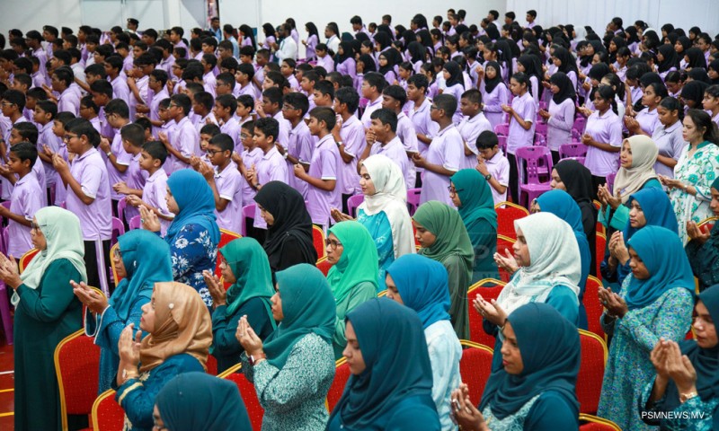 11000އަށް ވުރެގިނަ މުދައްރިސުން؛ 8900އަށްވުރެ ގިނަ ދިވެހިން